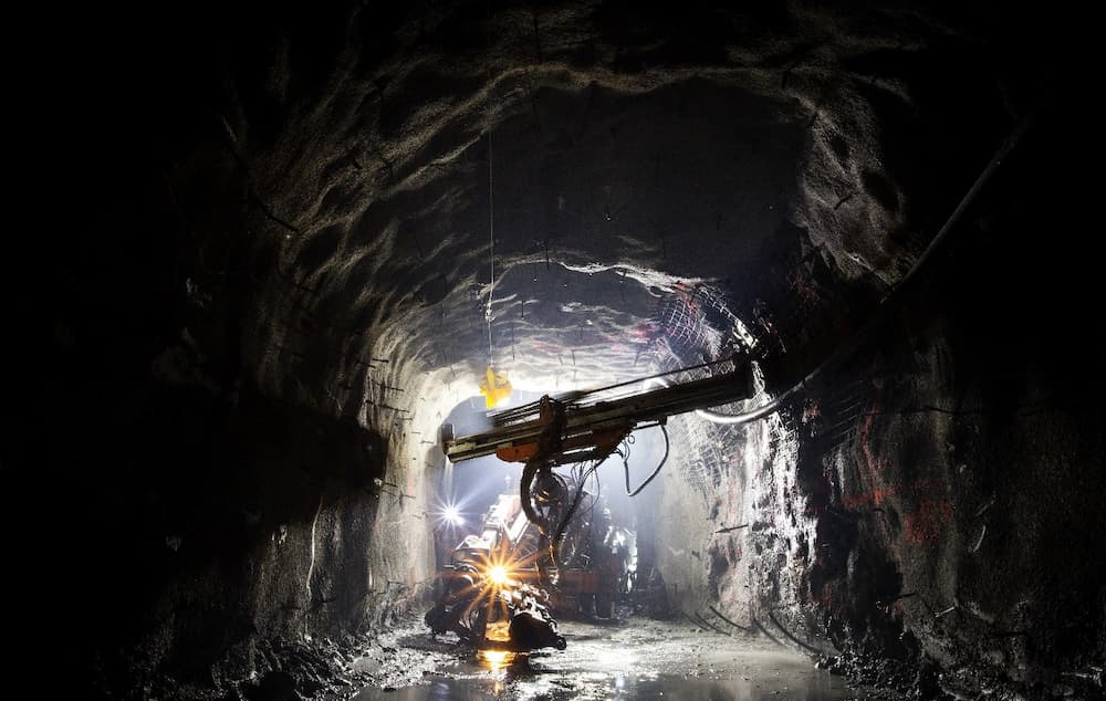 Ventajas de los pernos expansivos para la minería subterránea y construcción de túneles Advantages of the expandable rock bolts for underground mining and tunnel construction Onix Underground