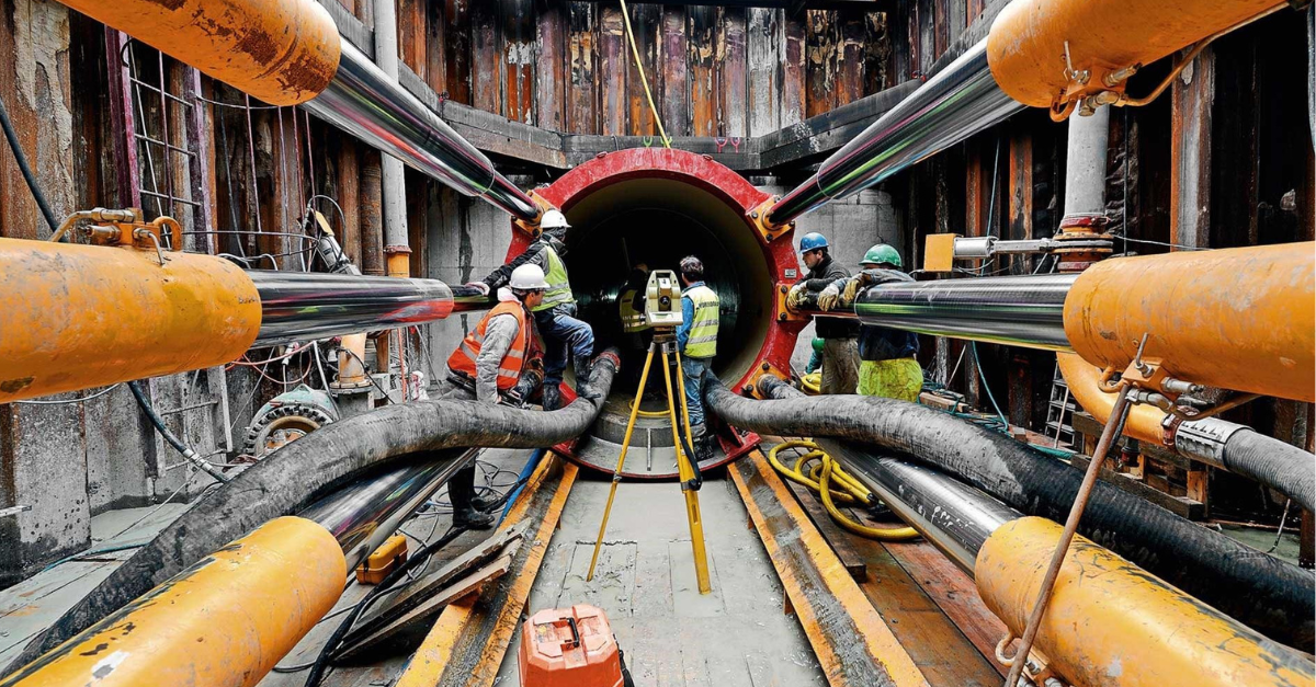 Técnica de pipejacking para instalación de tuberías y servicios subterráneos